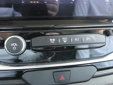 Car image 34