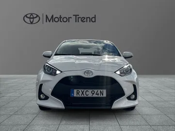 Car image 3