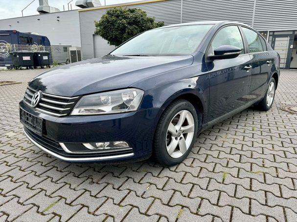 Volkswagen Passat Blue 103 kW image number 1