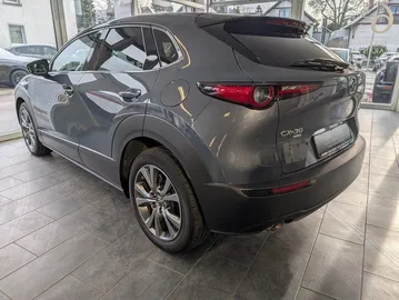 Car image 16