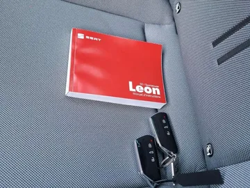Car image 32