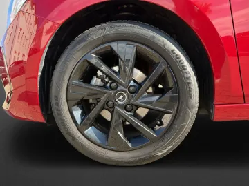 Car image 19