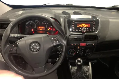 Car image 12