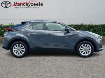 Car image 3