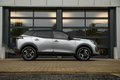Car image 25