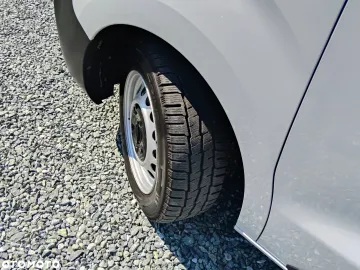 Car image 32