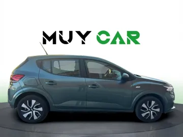 Car image 4