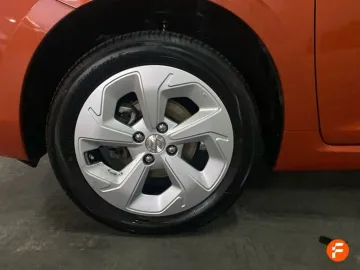Car image 30