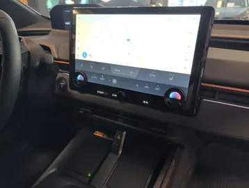 Car image 8