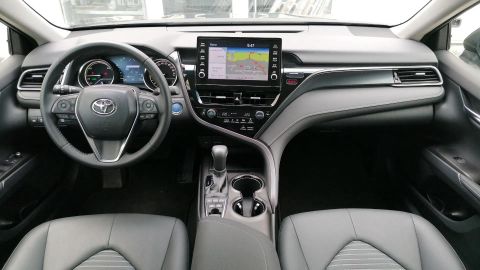 Car image 14