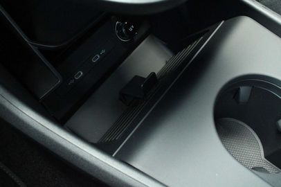 Car image 37