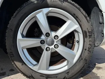 Car image 27