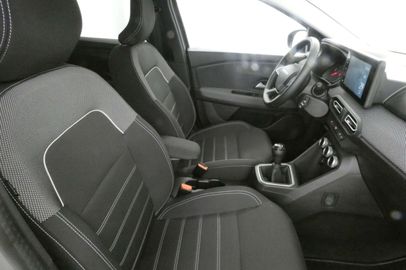 Car image 12