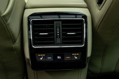 Car image 35