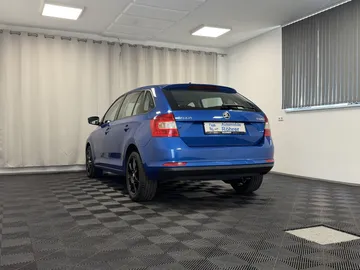 Car image 30