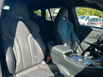 Car image 34