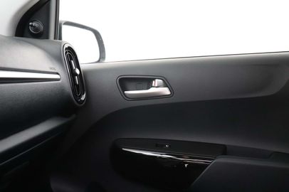 Car image 36