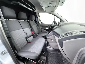 Car image 32