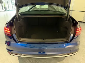Car image 27