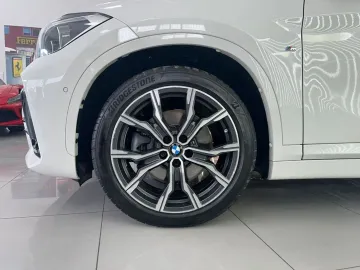 Car image 32