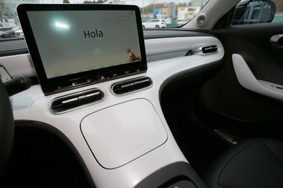 Car image 12