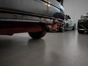 Car image 27