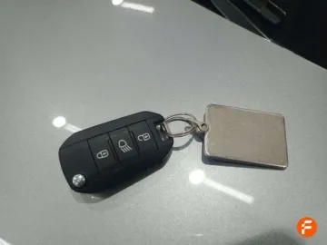 Car image 30