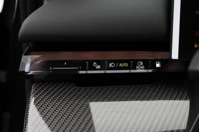 Car image 32