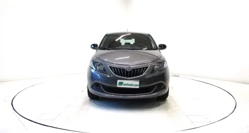 Car image 3