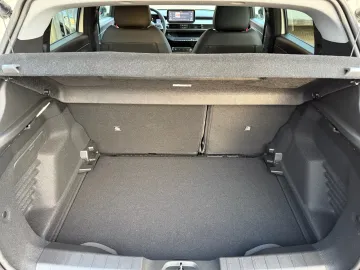 Car image 33