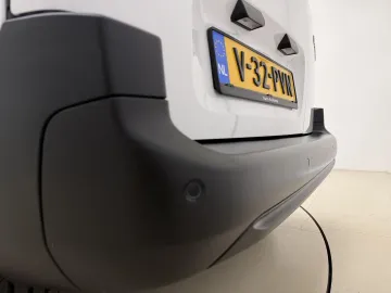Car image 27