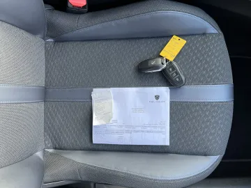 Car image 36