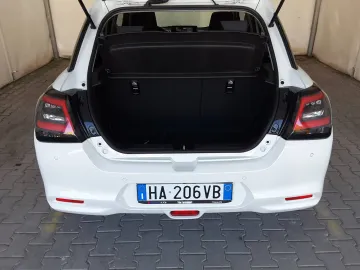 Car image 14