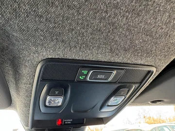 Car image 32