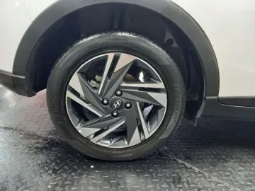 Car image 32