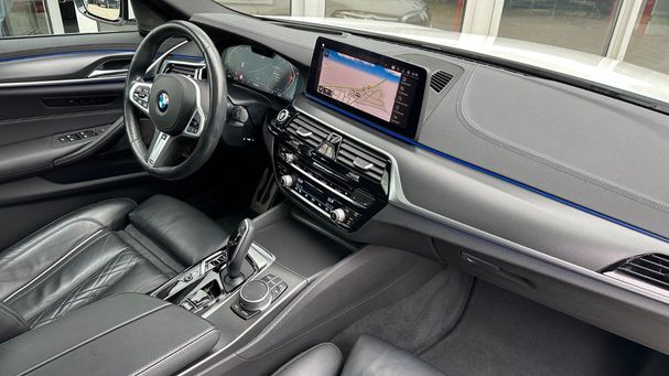 BMW 530d Touring M Sport xDrive 210 kW image number 12