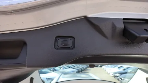Car image 32