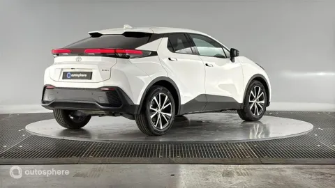 Car image 4