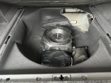 Car image 33