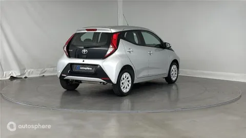 Car image 4