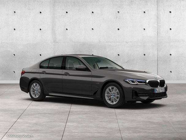 BMW 545 e xDrive 290 kW image number 10