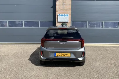 Car image 3