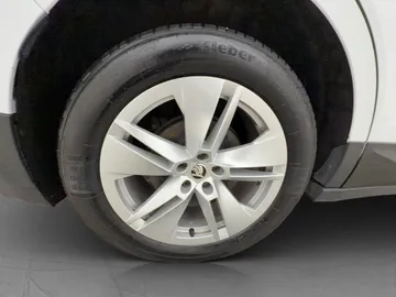 Car image 38