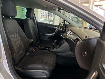 Car image 12