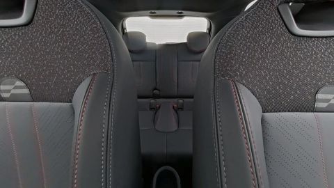 Car image 26
