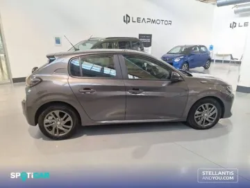 Car image 4