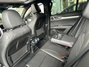 Car image 30