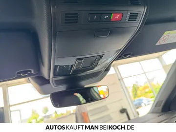 Car image 32
