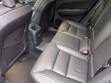 Car image 30