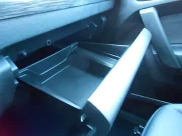 Car image 27